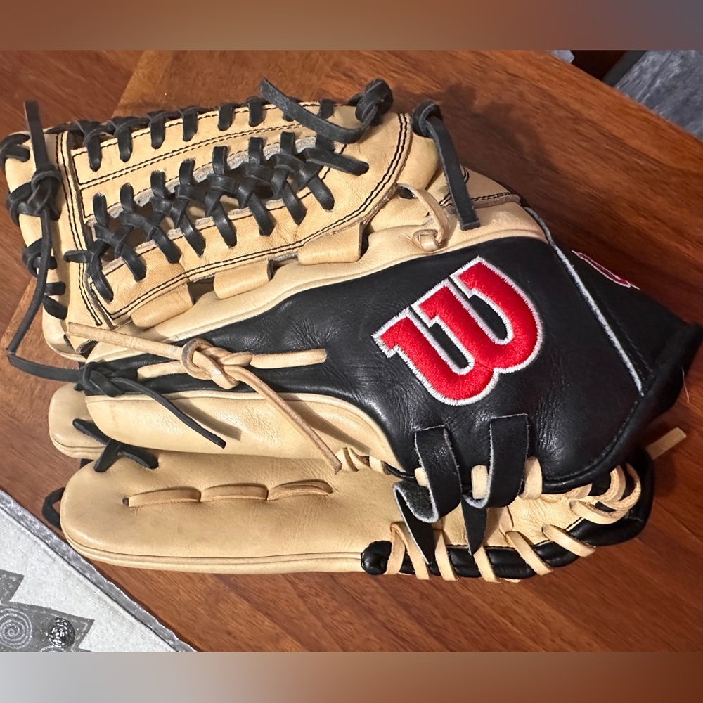 Wilson A2000 LHT baseball glove